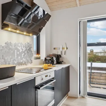 2 Bedroom Lovely In Lsted *