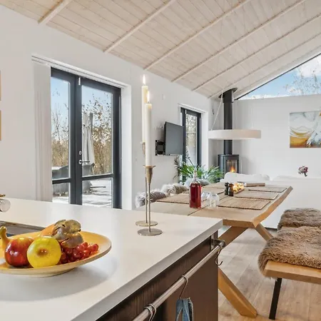 2 Bedroom Lovely In Lsted * Olsted