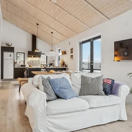 Semesterbostad 2 Bedroom Lovely In Lsted